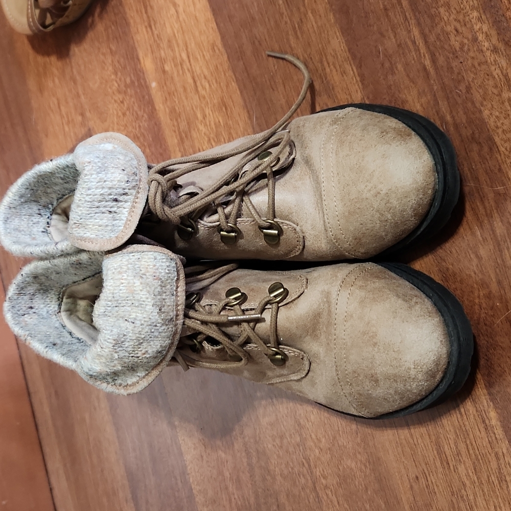 Tan Arizona booties - Picture 4 of 6